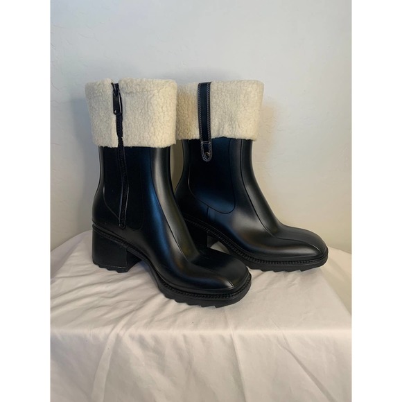 Lulus Shoes - Lulu's | Chayy Black Faux Leather Chunky Chelsea Boot with Sherpa Cuff Size 10